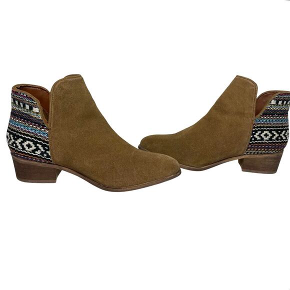 STEVE MADDEN Women’s Suede Tribal Trim Short Boot - Picture 5 of 7